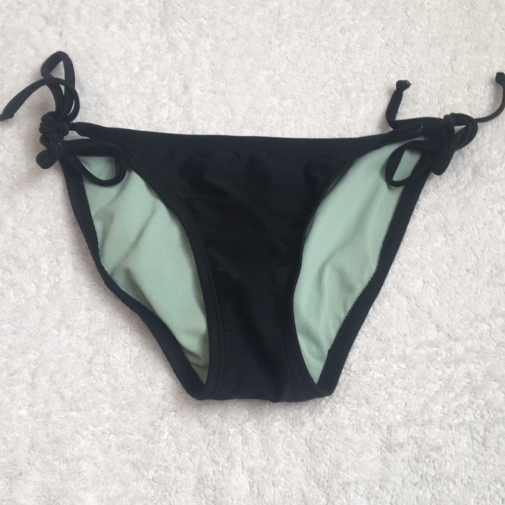 Black bikini bottoms